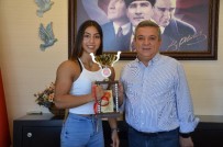 KAYALı - Kuşadalı Türkiye Şampiyonundan Başkan Kayalı'ya Ziyaret