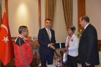 NURULLAH ERTAŞ - Malatya Valisi Mustafa Toprak Kick Boks Dünya 3'Üncüsünü Ağırladı