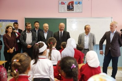 Suriyeli Öğrencilere Ücretsiz Defter Dağıtımı