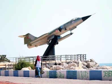 'Uçan Tabut' Mersin Sahilinde Sergileniyor