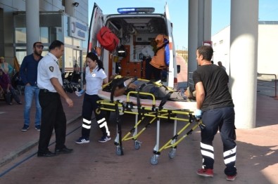 Ayvalık'ta Kamyon Zeytin İşçilerini Taşıyan Minibüse Çarptı Açıklaması 18 Yaralı