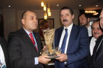 Çelik'ten Yabancı Rakiplerinin Tahtını Yıkan Üreticiye Tebrik
