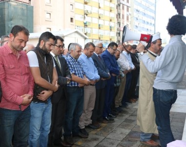 Halep'teki Şehitler İçin Trabzon'da Gıyabi Cenaze Namazı Kılındı