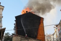 ÖLÜM TEHLİKESİ - Koltukta Başlayan Yangın Tüm Binayı Sardı