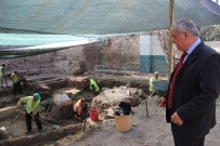 GERMIYANOĞULLARı - Kütahya'daki Kazılarda Germiyanoğulları Dönemine Hamam Ve Mescit Bulundu
