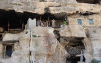 ELEKTRİK SAYACI - Kışı Mağarada Geçirmek İçin Hazırlıklarını Tamamladı