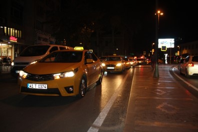 Taksicilerden Sessiz Protesto