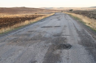 Yozgat'ta Bozuk Köy Yolları Sürücülerin Tepkisini Çekiyor