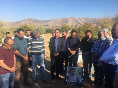 Ankara Garı'nda Hayatını Kaybedenler Mezarları Başında Anıldı