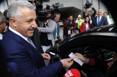 Bakan Arslan'a 200 Lira Geçiş Ücreti Verdi