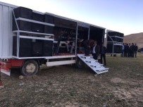 Başkale'de Düğün Sanatçılarında Seyyar Stüdyo