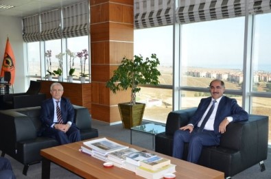 Çevre Ve Şehircilik Bakanlığı Müsteşarından NKÜ'ye Nezaket Ziyareti