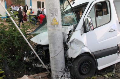 Düğün Yolunda Kaza Açıklaması 15 Yaralı