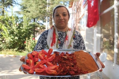 Türkiye'de Bir İlk, Çiftçi Kadınlar Domatesten Un Yaptı