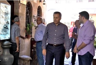 Valiler Tarihi Antep Çarşısını Gezdi