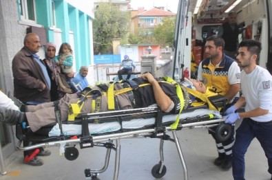 Kamyonet İle Otomobil Çarpıştı Açıklaması 6 Yaralı