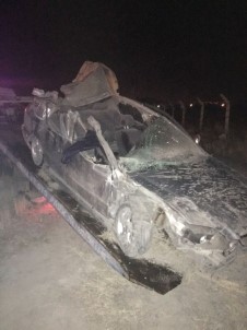 Otomobil, Traktöre Çarptı Açıklaması 1 Ölü, 1 Yaralı