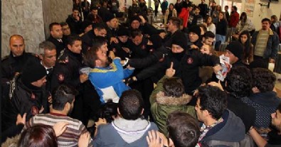 Anadolu Üniversitesi'nde 'Cumhuriyet' arbedesi