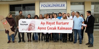 Ardahan'da Doktorlardan 'Aşı Hayat Kurtarır' Eylemi