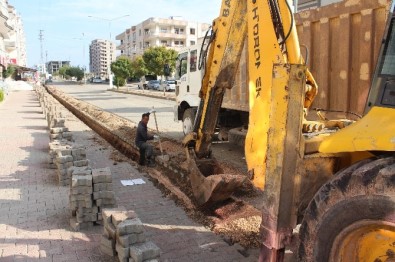 Hastane Çevresindeki Elektrik Telleri Yer Altına Alınıyor