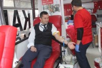 KRONİK HASTALIK - Hastane Önünde Kan Bağışı İçin Sıraya Girdiler