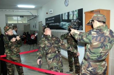 İHL Öğrencileri Halisdemir'i Unutmadı