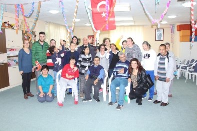 Kuşadası Belediyesi'nden Engellilere Drama Eğitimi