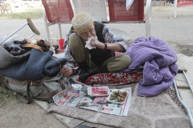 Parkta kalan yaşlı adamın hesabından servet çıktı!