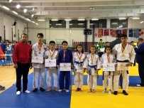 BURAK YILDIRIM - Salihlili Judocular Makedonya'da Zaferle Döndü