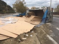 OTOBÜS TERMİNALİ - Sunta Yüklü Kamyon Devrildi, Yol Kapandı