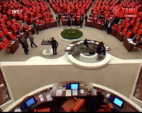 Meclis'te ortalık bir anda karıştı