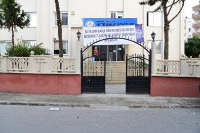 15 Temmuz Şehitleri Ortaokulu'nun Yolu Ve Bahçesi Asfaltlandı