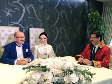 Akşam Ankara Temsilcisi Pazarcı'nın Nikahını Başkan Ak Kıydı