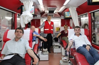 Alaçam AK Parti'den Kızılay'a Kan Bağışı