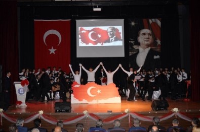 Atatürk'ün Sevdiği Türkülerin De Seslendirildiği Anma Programı İlgi Gördü