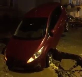 Aydın'da Şiddetli Yağış Yol Çöktürdü