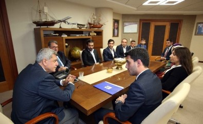 Başkan Karaosmanoğlu, Kent Konseyi Gençlik Merkezi'yle Buluştu