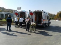 YÜKSEK ATEŞ - Bebeği Ambulans Uçağa Götüren 112 Ekibi Kaza Yaptı Açıklaması 6 Yaralı