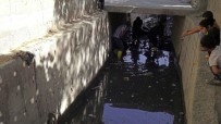 CİZRE BELEDİYESİ - Cizre'de Yağmurlama Kanalları Temizleniyor