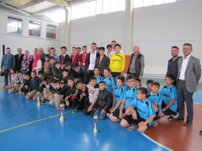 Hisarcık'ta Spor Müsabakalarında Dereceye Giren Öğrenciler Ödüllendirildi