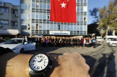 İzmir'in İlçeleri Ulu Önder Atatürk'ü Andı