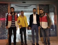 KAR MASKESİ - Kar Maskesi Ve Silahlarla Yakalanan 2 Kişi Tutuklandı