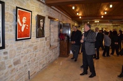 Kuşadası'nda 'Atatürk' Sergisi Açıldı