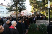 KAZıM KURT - Odunpazarı Belediyesi Ata'sını Unutmadı