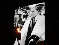 Atatürk Fotoğrafları İçin Duvarda Kalıcı Sergi Açıldı