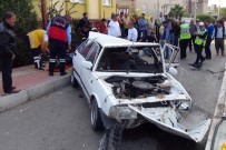 Lastiği Çıkan Otomobil Refüje Çarptı Açıklaması 3 Yaralı