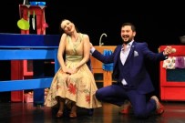 Şehir Tiyatroları, 'Krem Karamel' Oyununun Galasını Yaptı