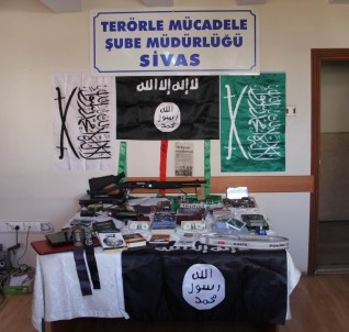 Sivas'taki DEAŞ evinden 1 dolar çıktı