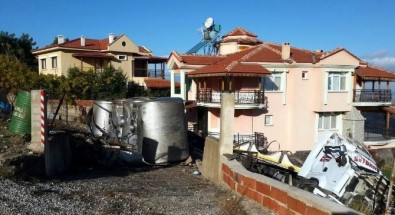 Süt Tankeri Villanın Bahçesine Uçtu Açıklaması 1 Yaralı