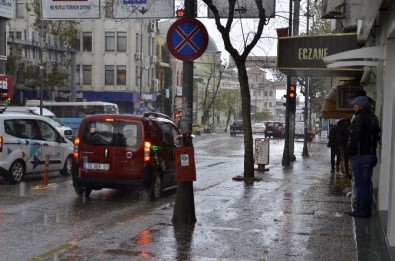 Bandırma'da Yağmur Hayatı Olumsuz Etkiledi